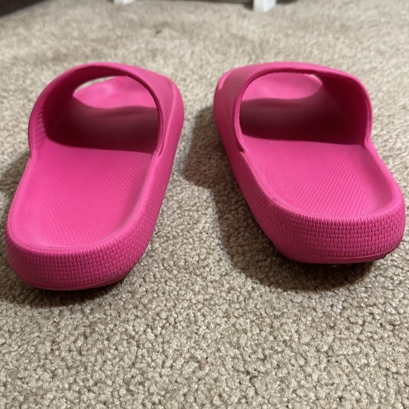 Cloud slipper sandals women’s size 11. Super comfy 💕 - Picture 15 of 16